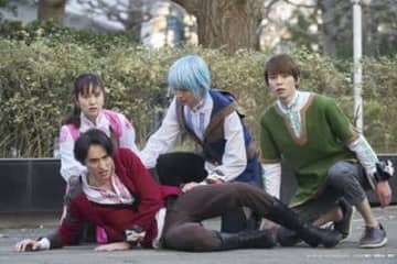 『リュウソウジャー』映画の場面写真公開、7人が肩を組んで歩く姿も