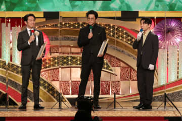 小栗旬、初の日本アカデミー賞は「そわそわ」星野源からの贈呈に照れ笑い