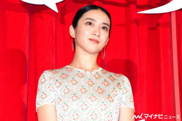 武井咲、スレンダーボディ際立つドレスで抜群の透明感! 『るろ剣』薫を演じて「幸せ」
