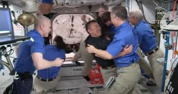 ニュース画像：クルードラゴン、ISSへのドッキングに成功　星出飛行士と野口飛行士が同時滞在に