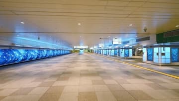 ニュース画像：「JR東日本、新宿駅東西自由通路に全長45.6m「新宿ウォール456」設置」