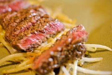大網「鉄板肉料理 桜盤」で美味しい肉料理を堪能！シメは露天風呂を満喫しよう
