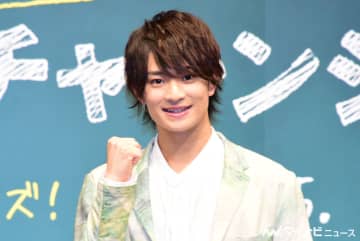 浮所飛貴、スタイリッシュ反復横跳びで「顔面もキメていきたい」主演映画のために体張る