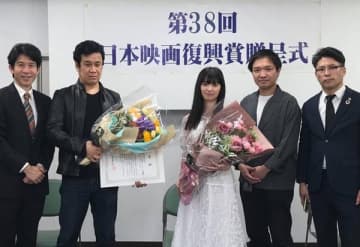 五藤利弘監督、佐野史郎、AKB48武藤十夢がW主演、映画「おかあさんの被爆ピアノ」が第38回日...