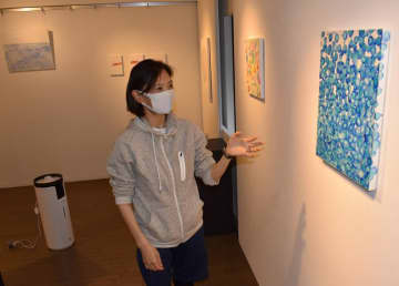 水テーマ、色彩豊かに　千葉市で沼田さん初の個展