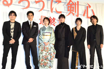 佐藤健、有村架純の着物の帯「巻きたくて…」スーツから和装に早着替えで登場