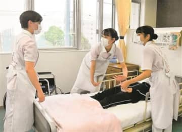 ひっ迫する現場、いわれなき差別…それでも看護師目指す　コロナ禍の専門学生「患者の力になりたい」　市原