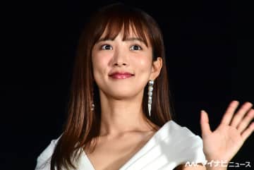 新婚・夏菜、海でプロポーズされるもまさかのサプライズ「涙と笑いとごちゃまぜ」