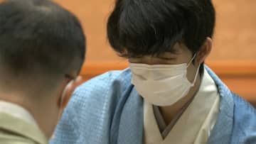 棋聖戦 藤井聡太二冠が初戦勝利　初のタイトル防衛戦