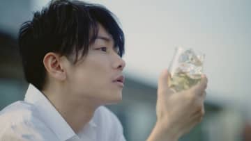 佐藤健、シム・ウンギョンと「映画のワンシーン」のようなCMクランクアップ
