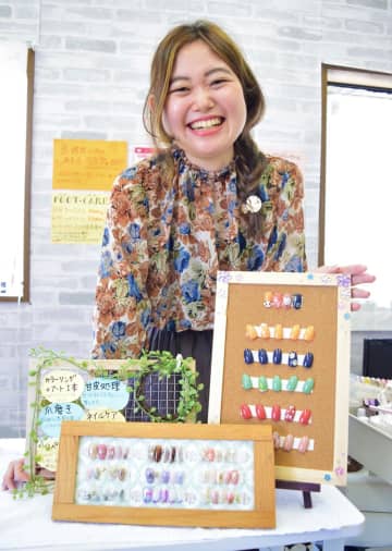 高齢者施設回って指先に彩り届ける　鎌ケ谷の田山さん“福祉ネイル”活動展開