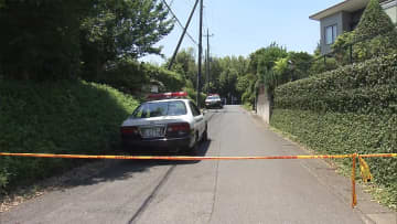 布団にくるまれた男性遺体 捜査本部設置　何者かが首絞め殺害か
