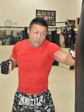 格闘家・桜井選手(水戸出身)　49歳王者、統一戦挑む　20日、けが乗り越え復帰