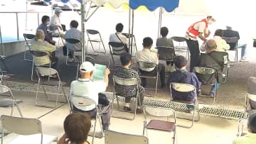 「生年月日順」で日時を指定　まるで同窓会 不安なく接種