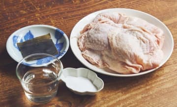日本酒を使い蒸し汁までおいしい！フライパンでできる“蒸し鶏”【肉loverの感覚レシピ】