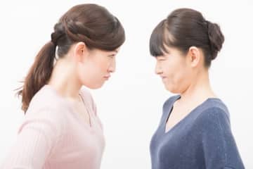 「母親が電磁波遮断器を勧めてきて、喧嘩になりました」 親が疑似科学にハマった、という相談に心理カウンセラーが回答