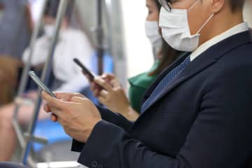 イライラは車内混雑だけじゃない…　通勤電車で見かける人の不快な行動