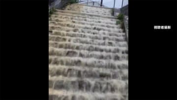 沖縄で「線状降水帯」 土砂崩れも　29日夜にかけゲリラ雷雨に注意