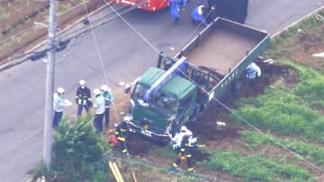 小学生の列にトラック 2人死亡1人重体　運転手の呼気からアルコール