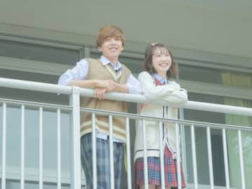 岡本夏美、坂東龍汰と甘い顔・すっぱい顔・クール顔決める! 誕生日記念の特別動画公開