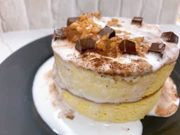 「想像以上のクオリティ」！セブンの「冷凍パンケーキ」がふわっふわで幸せ。