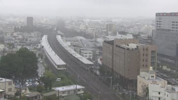 各鉄道で運転見合わせ　国道では土砂崩れも