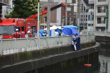 川に転落し不明の男性、下流で遺体発見　千葉市立小学校の講師と判明　酒飲んで飛び降りたか　大雨で増水の葭川