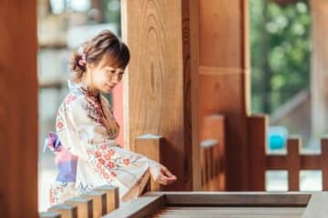 ゆうちょ銀行「大量の小銭預け入れ」有料に　神社「お賽銭」の扱いにひと苦労