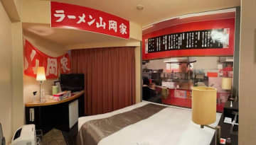「ラーメン山岡家」とコラボの宿泊プラン　ユニークなノベルティー続々