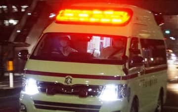 救急車のドアミラー壊した疑い、42歳男逮捕　「搬送必要なし」の判断に暴れ出し…　