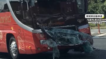 バスとトラック2台玉突き　はさまれた運転手 2時間後救出