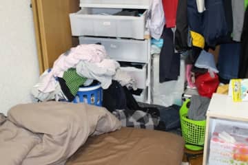 捨てられない……汚部屋に悩む人々　「カビた靴にも思い出。ビニール袋に入れて放置」「もう諦めました」