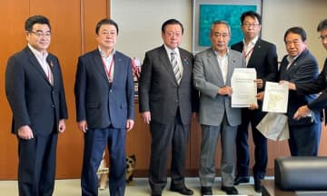 「千葉北西連絡道路」早期事業化へ検討を　柏、印西、野田、我孫子市長ら国交省に要望
