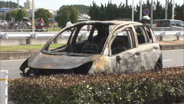 イオンモール前で車が炎上　走行中 エンジンに異常
