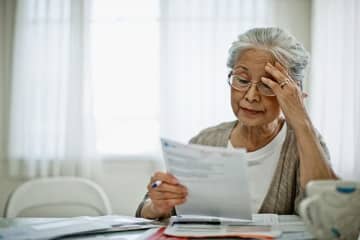がん保険以外は解約を!60歳貯蓄ゼロでも老後貧乏避ける鉄則5 私たちを悩ませる、老後資金問題。貯めよう、貯めようと思ってもいつの間にか60歳に……。2,000万円なんてとても無理! と悩んでいるそこのあなたへ、専門家から現実的で確実な起死回生のご提案ですーー。 「今年