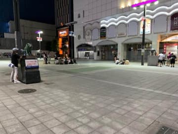 東京の感染者3000人超えも危機感薄い　新宿「トー横」で若者は夜中に外飲み
