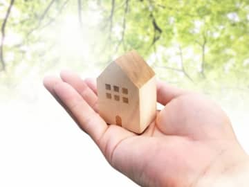 持ち家は不要？「35年もローンを払い続けるリスク」「築20年の戸建て売却に苦労」