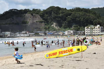 「泣き寝入りするしかないのか」　緊急事態宣言、夏休みの観光地直撃　海水浴場急きょ閉鎖　経営者憤り