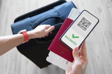 「ワクチンパスポート」で帰国時の2週間の隔離は　「Go To」復活の期待も？