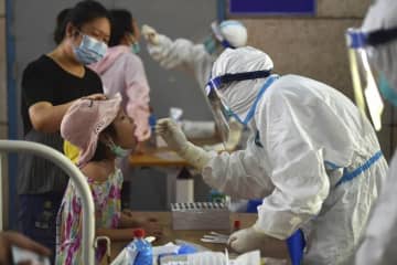 デルタ株「厳戒態勢」すり抜け中国に侵入　暑い夏向け「珍マスク」バカ売れ