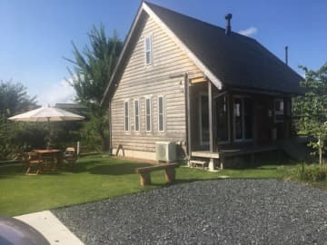 【誉田町】クリアな空間「Tidy room+Coffee roastery（タイディルームプラスコーヒーロースタリー）」