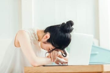 ワクチン副反応で発熱「仕事行けない」　休み取りにくい職場の雰囲気ツラい