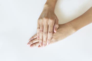 爪の形を整えたいなら白い部分は2ミリ残す！素爪を美しくする習慣7