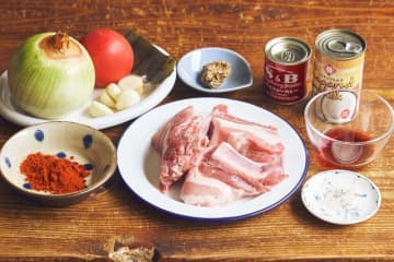 スペアリブ×昆布でダブルの旨味！“蒸し煮”感覚でできる、濃厚なスパイシーカレー【肉loverの感覚レシピ】