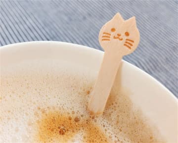 110円で癒しのカフェタイム。可愛すぎる「ねこマドラー」ダイソーで見つけちゃった。