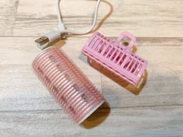 【ダイソー】前髪をキレイにカール！USB加熱の「ホットカーラー」最高では？
