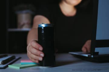 エナジードリンクを1日12本以上摂取　医療系専門学校に通う17歳少女が救急搬送