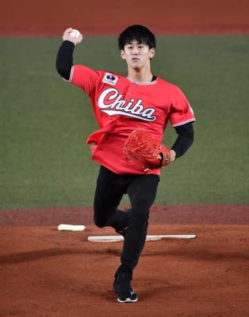 【千葉ロッテ】五輪体操「金」橋本　ZOZOマリンで始球式