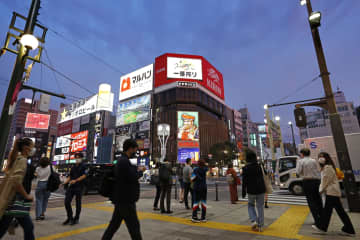 1日の人出、6割弱で増加　宣言解除、台風影響も