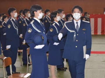 第一線へ171人門出　警察学校で卒業式　東金